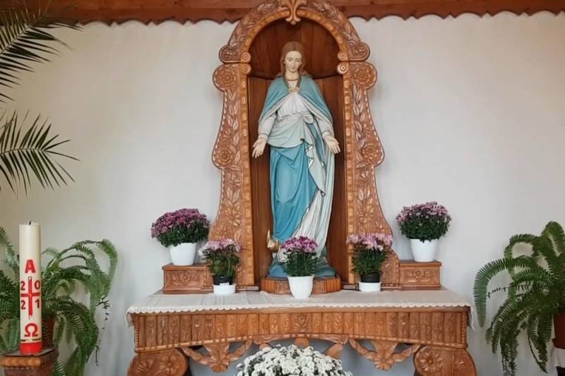 Kismanyok_Szűz Mária_szobor.jpg